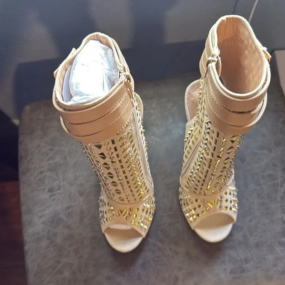 Shoe Republic LA Heels - Picture 3 of 8